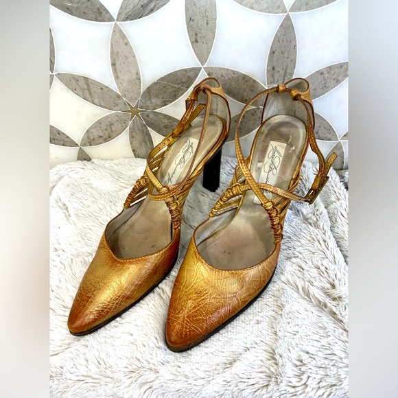 Diana Broussard Heels Pump - Picture 2 of 8